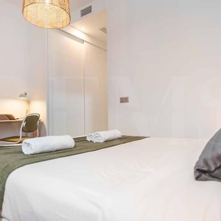 Fresh & Stylish Apartment With Parking By Rems Málaga Eksteriør billede