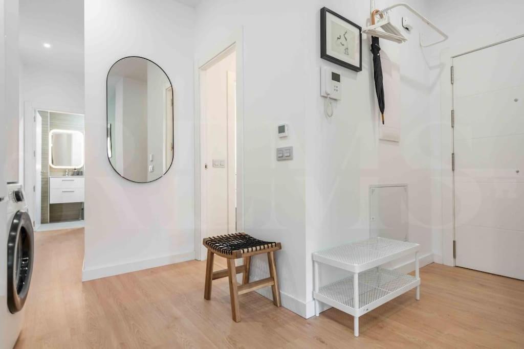 Fresh & Stylish Apartment With Parking By Rems Málaga Eksteriør billede
