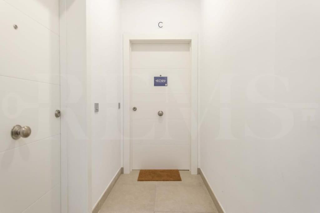 Fresh & Stylish Apartment With Parking By Rems Málaga Eksteriør billede