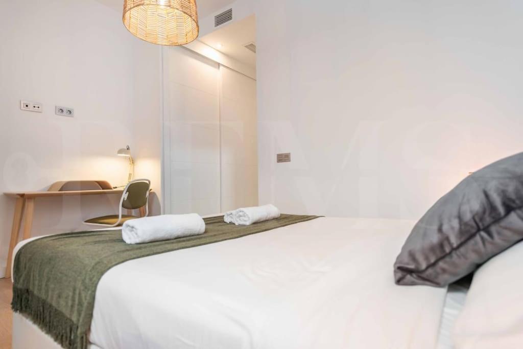 Fresh & Stylish Apartment With Parking By Rems Málaga Eksteriør billede