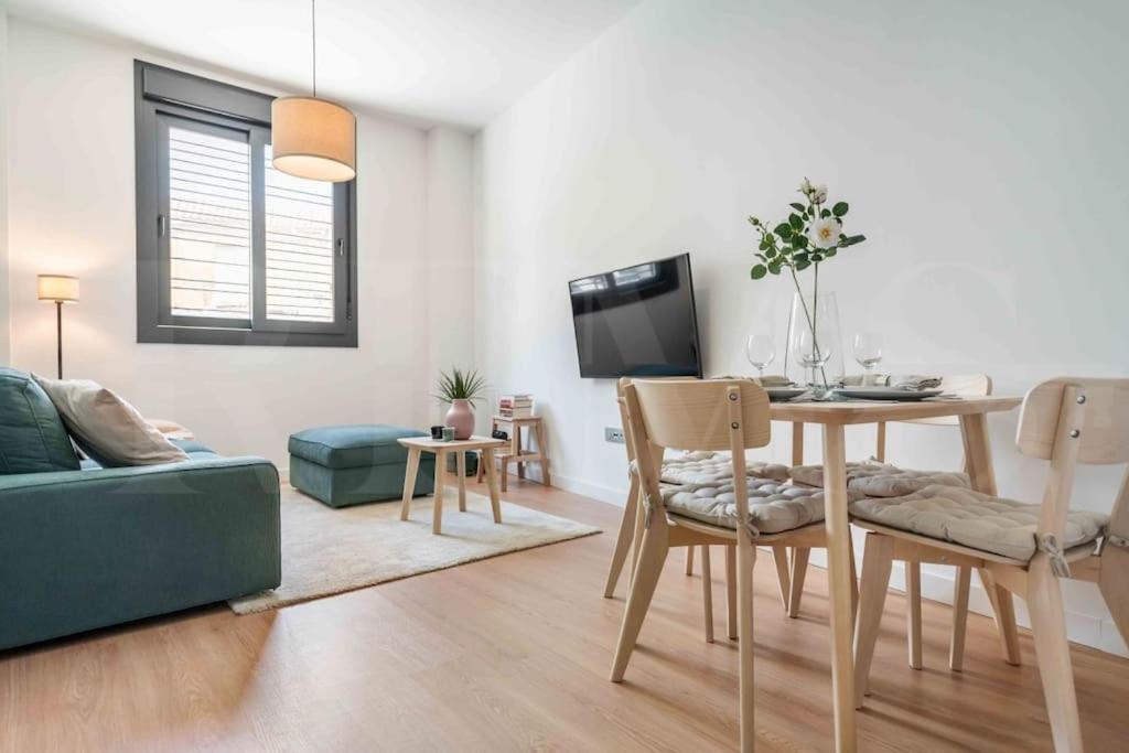 Fresh & Stylish Apartment With Parking By Rems Málaga Eksteriør billede