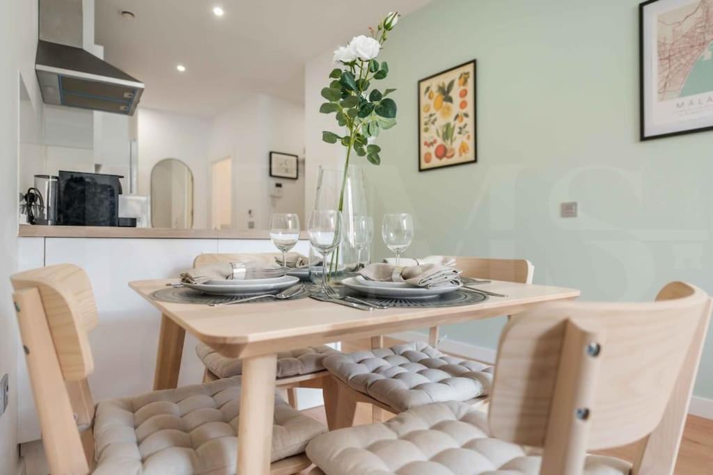 Fresh & Stylish Apartment With Parking By Rems Málaga Eksteriør billede