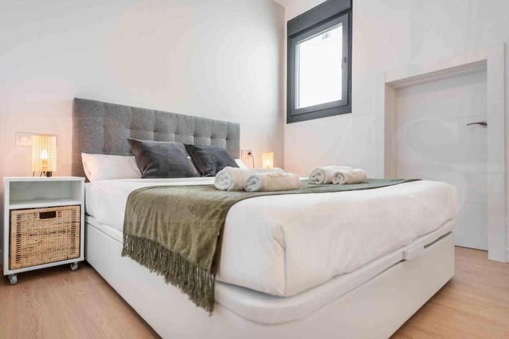 Fresh & Stylish Apartment With Parking By Rems Málaga Eksteriør billede