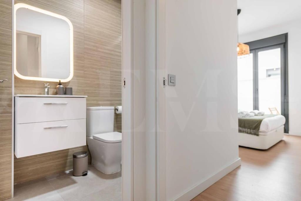 Fresh & Stylish Apartment With Parking By Rems Málaga Eksteriør billede