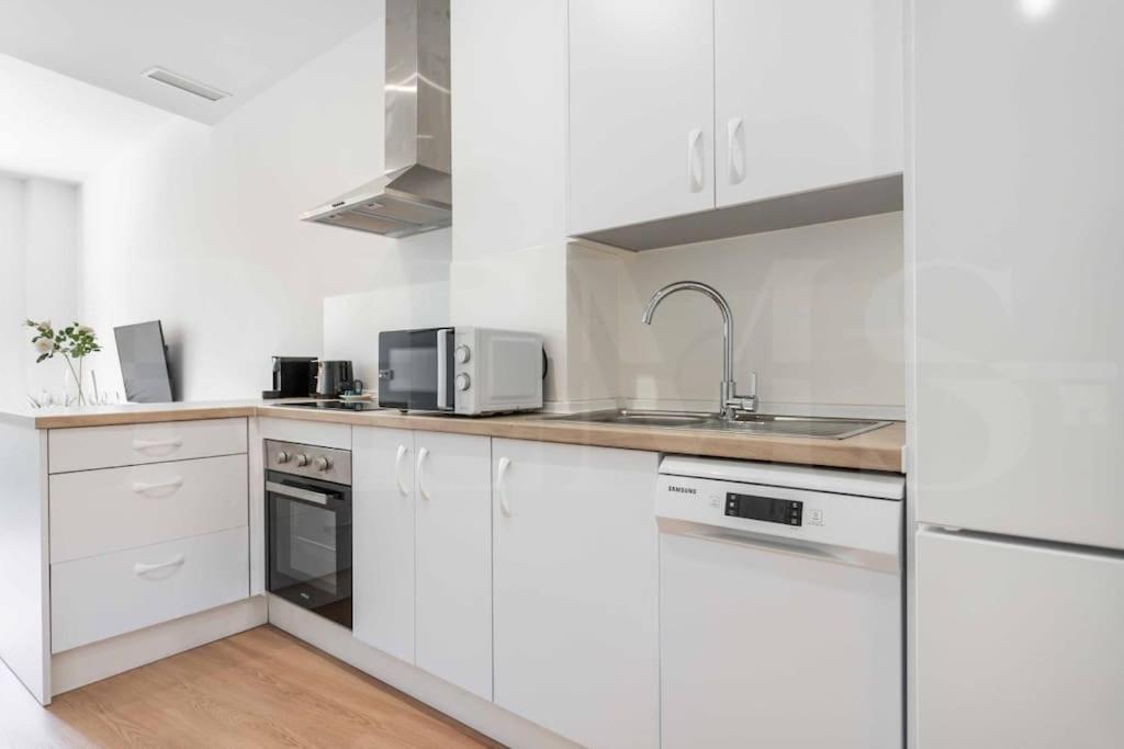 Fresh & Stylish Apartment With Parking By Rems Málaga Eksteriør billede
