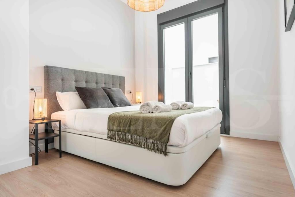 Fresh & Stylish Apartment With Parking By Rems Málaga Eksteriør billede